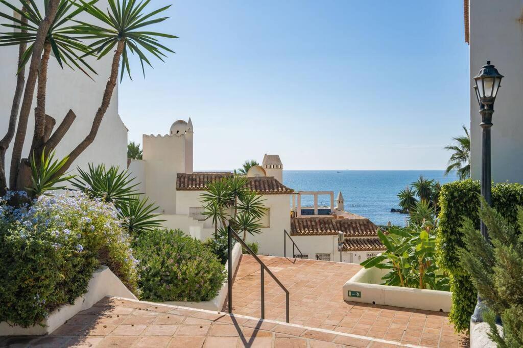 Cosy Apartment With Direct Access To The Sea Mijas Dış mekan fotoğraf