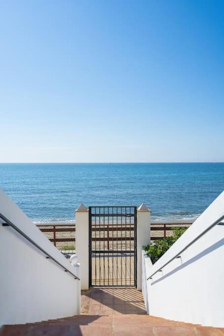 Cosy Apartment With Direct Access To The Sea Mijas Dış mekan fotoğraf