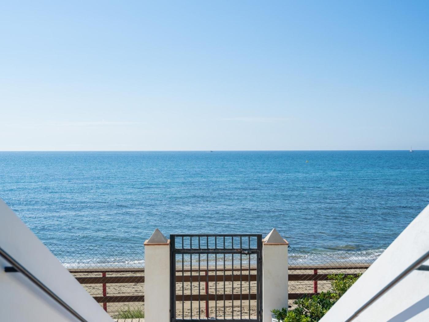 Cosy Apartment With Direct Access To The Sea Mijas Dış mekan fotoğraf