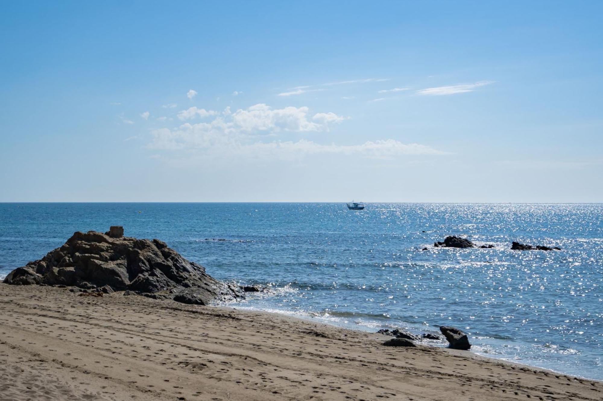 Cosy Apartment With Direct Access To The Sea Mijas Dış mekan fotoğraf